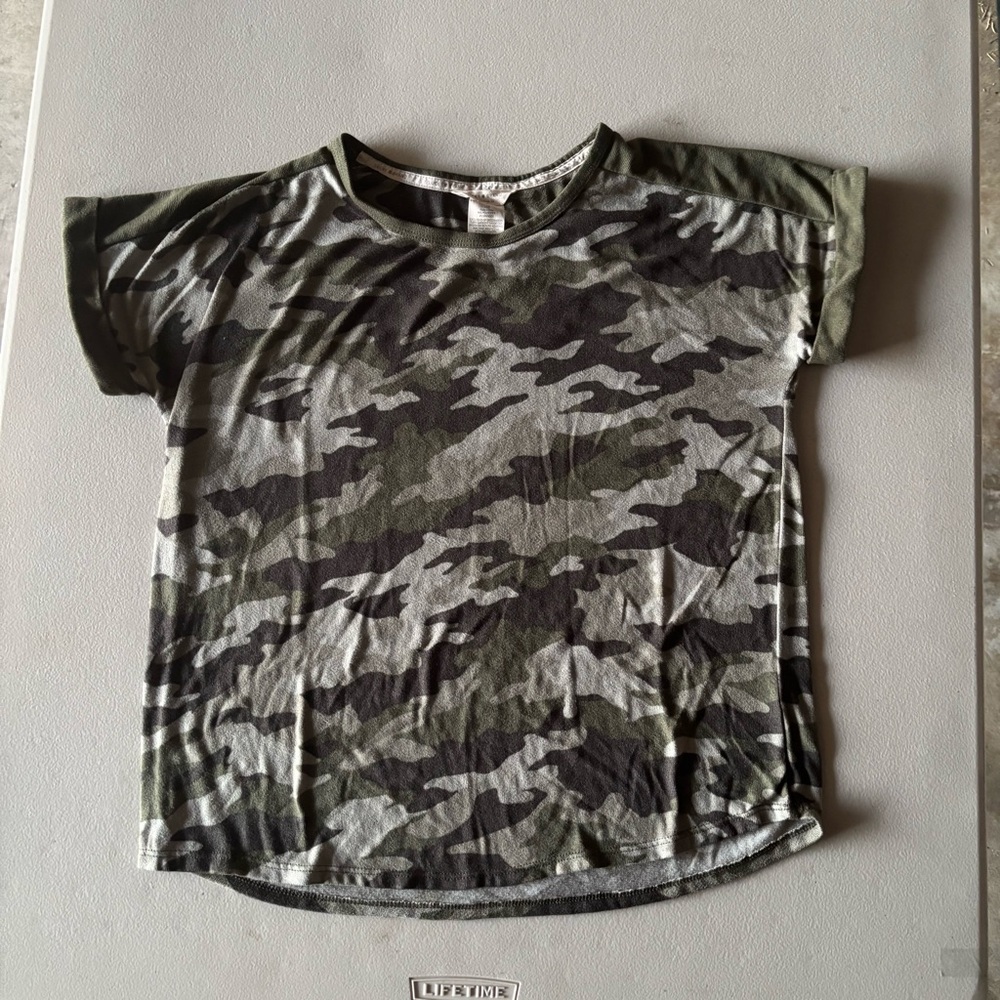 Lucky Brand Green Camo Short Sleeve Tees